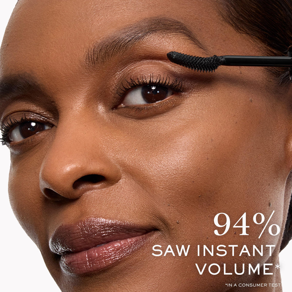 Lancôme mascara being applied to upper lashes for immediate lift and length