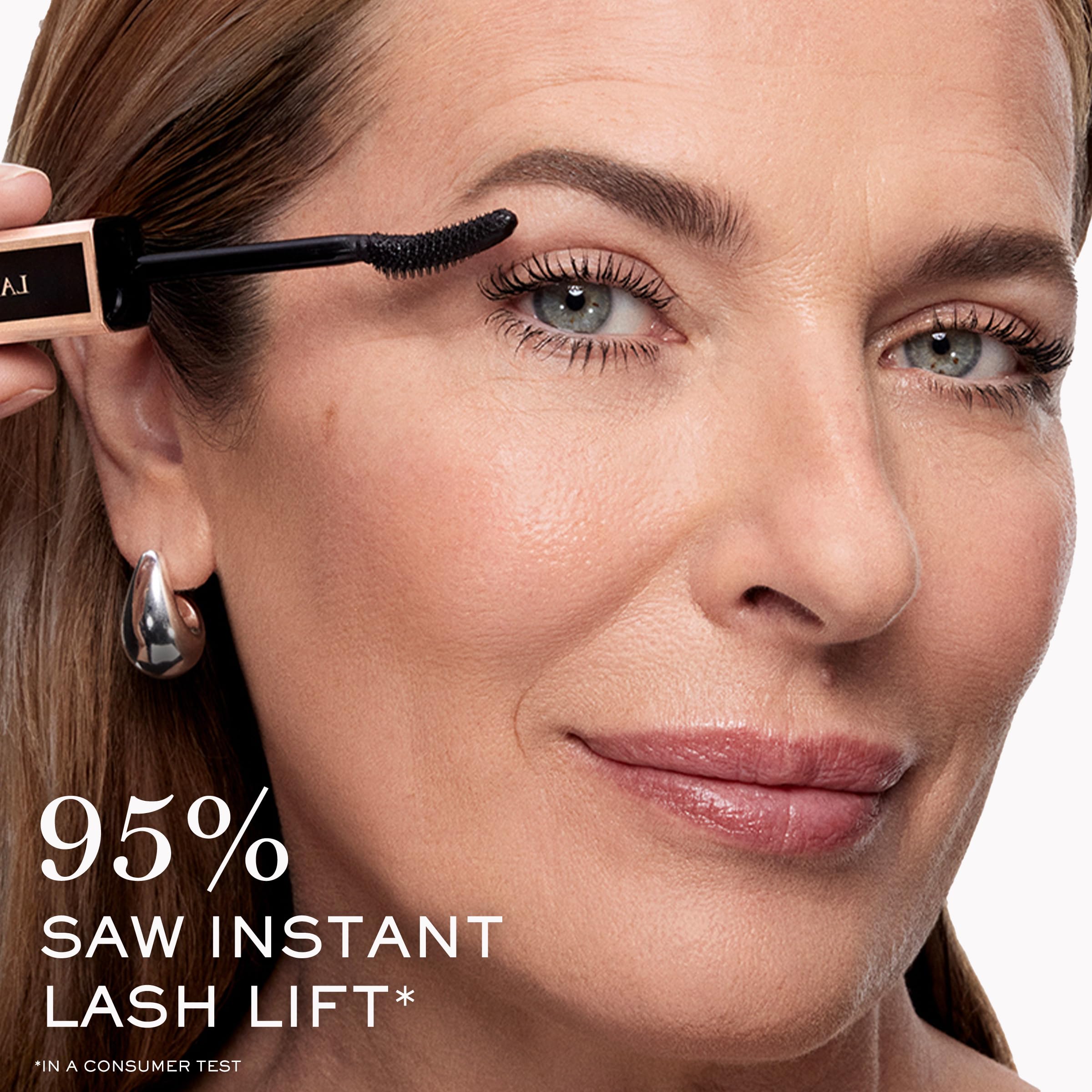 Lancôme Lash Idôle white tea ingredient close-up noting antioxidant comfort benefit