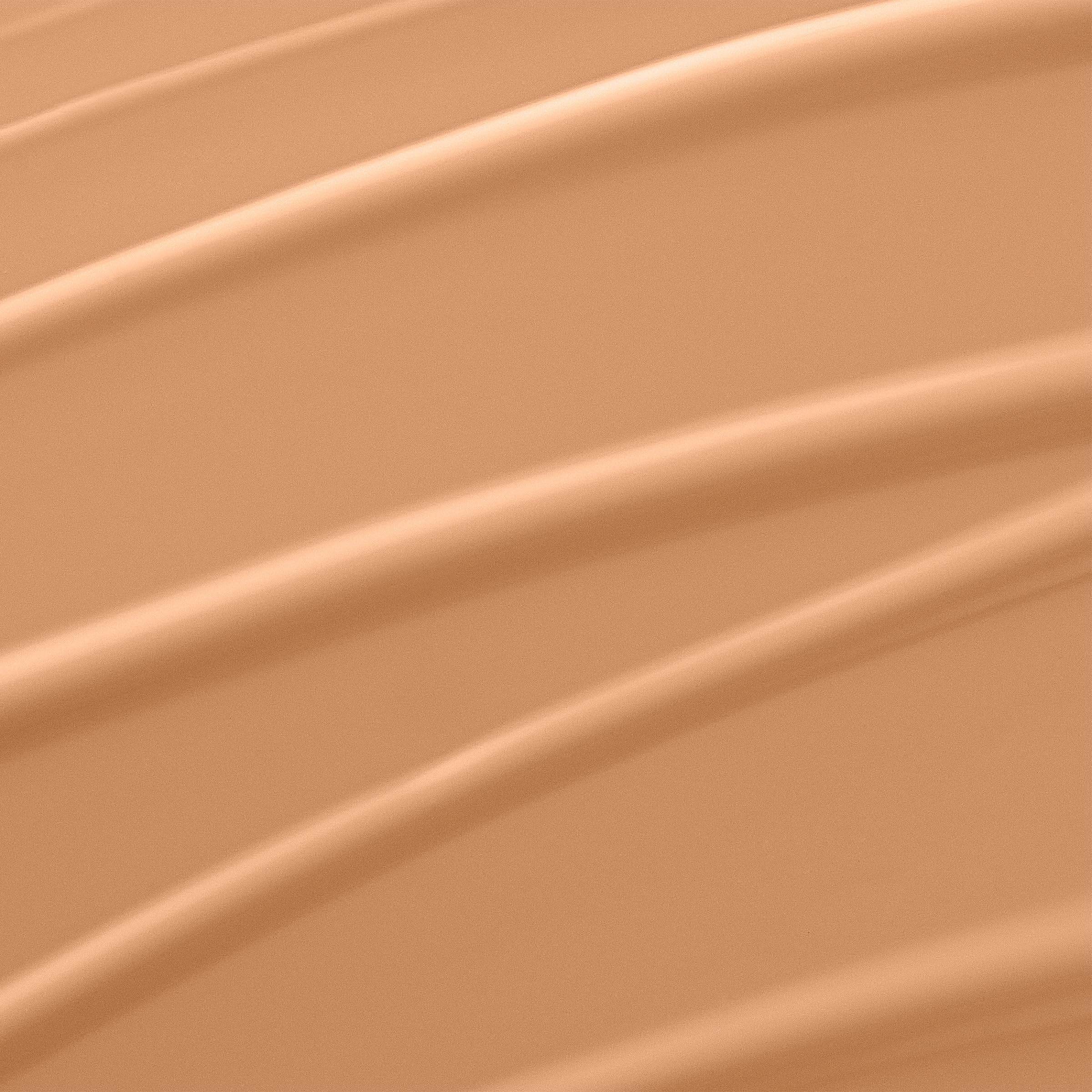 Lancôme pump and shade label close-up for easy color identification and convenience