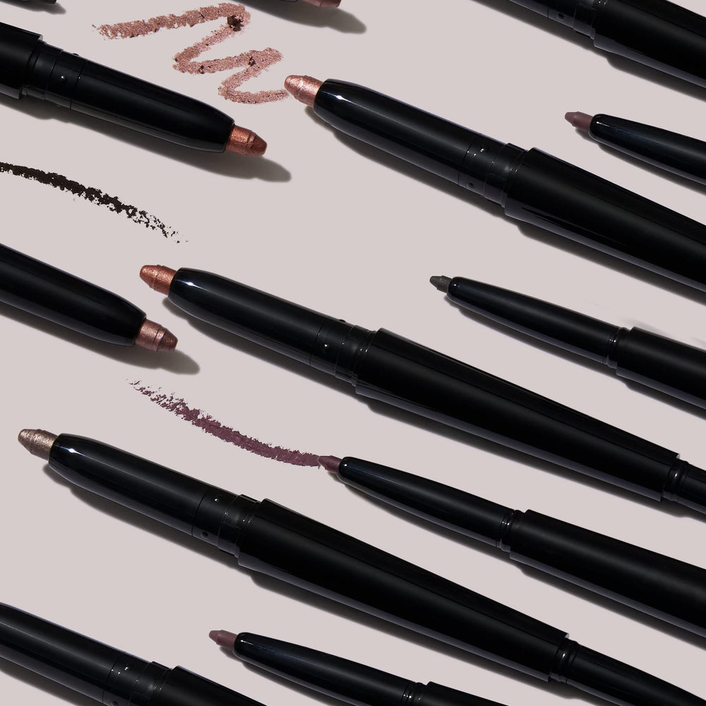 LAURA GELLER model applying shadow and liner on eye demonstrating quick application