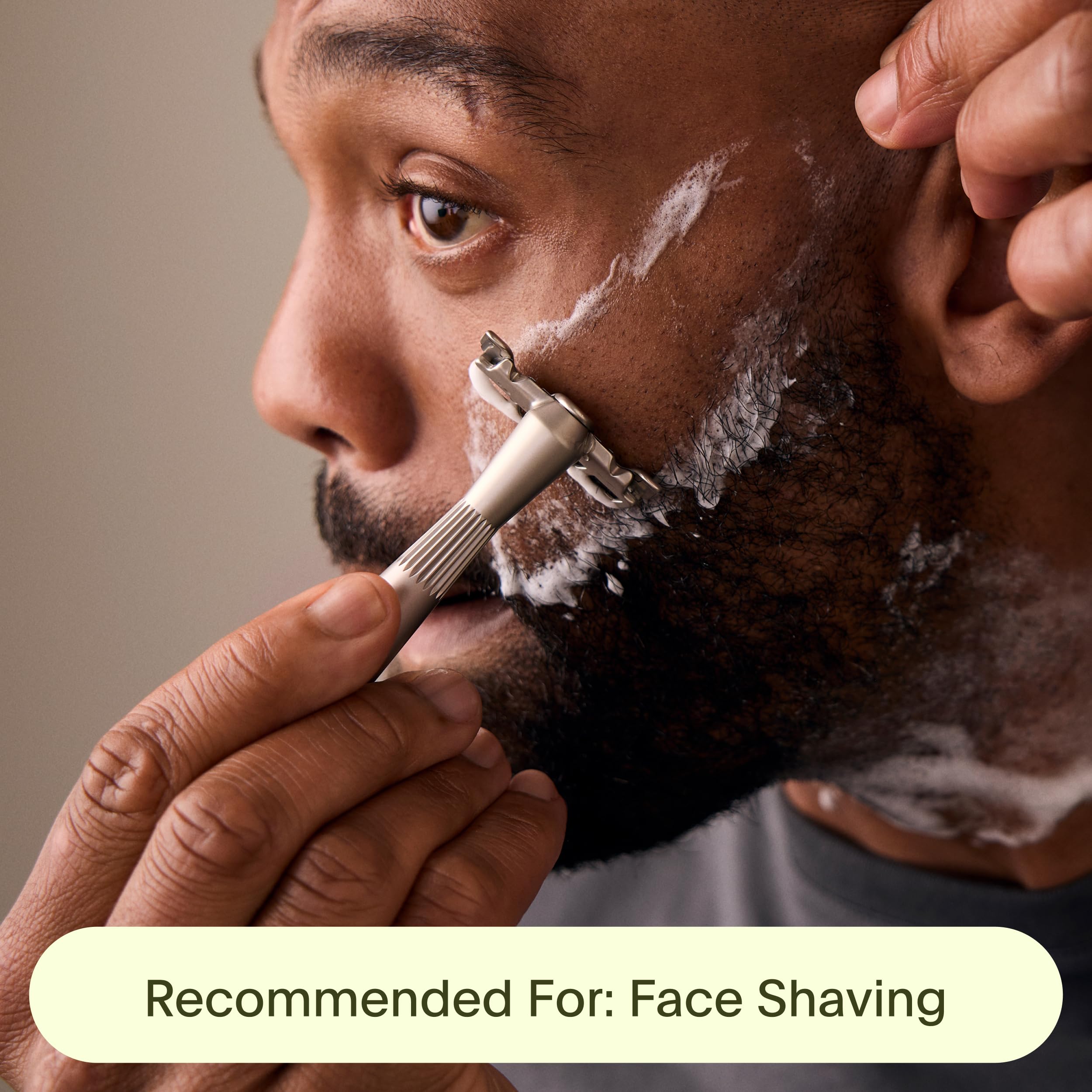 Leaf Shave Twig magnetic load action demonstrating easy blade replacement benefit