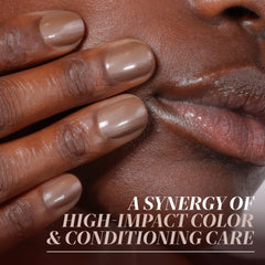 LONDONTOWN brush detail demonstrating smooth, streak-free application benefit