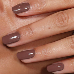 LONDONTOWN close-up of polish texture highlighting self-leveling, streak-free surface