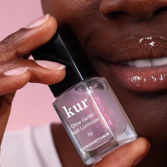 LONDONTOWN texture pool highlights lightweight formula for non-greasy wear benefit