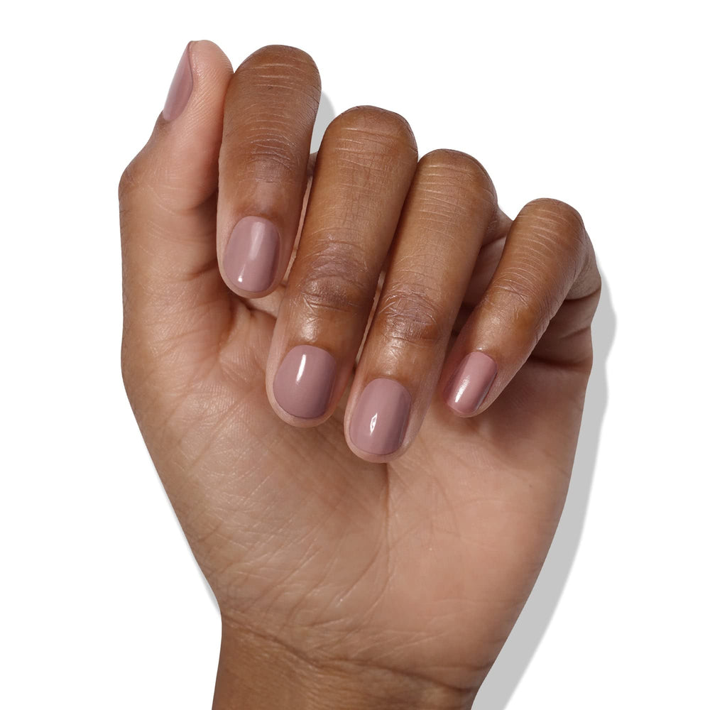 Florium Complex botanicals and oils for LONDONTOWN lakur showing nail-nourishing benefit