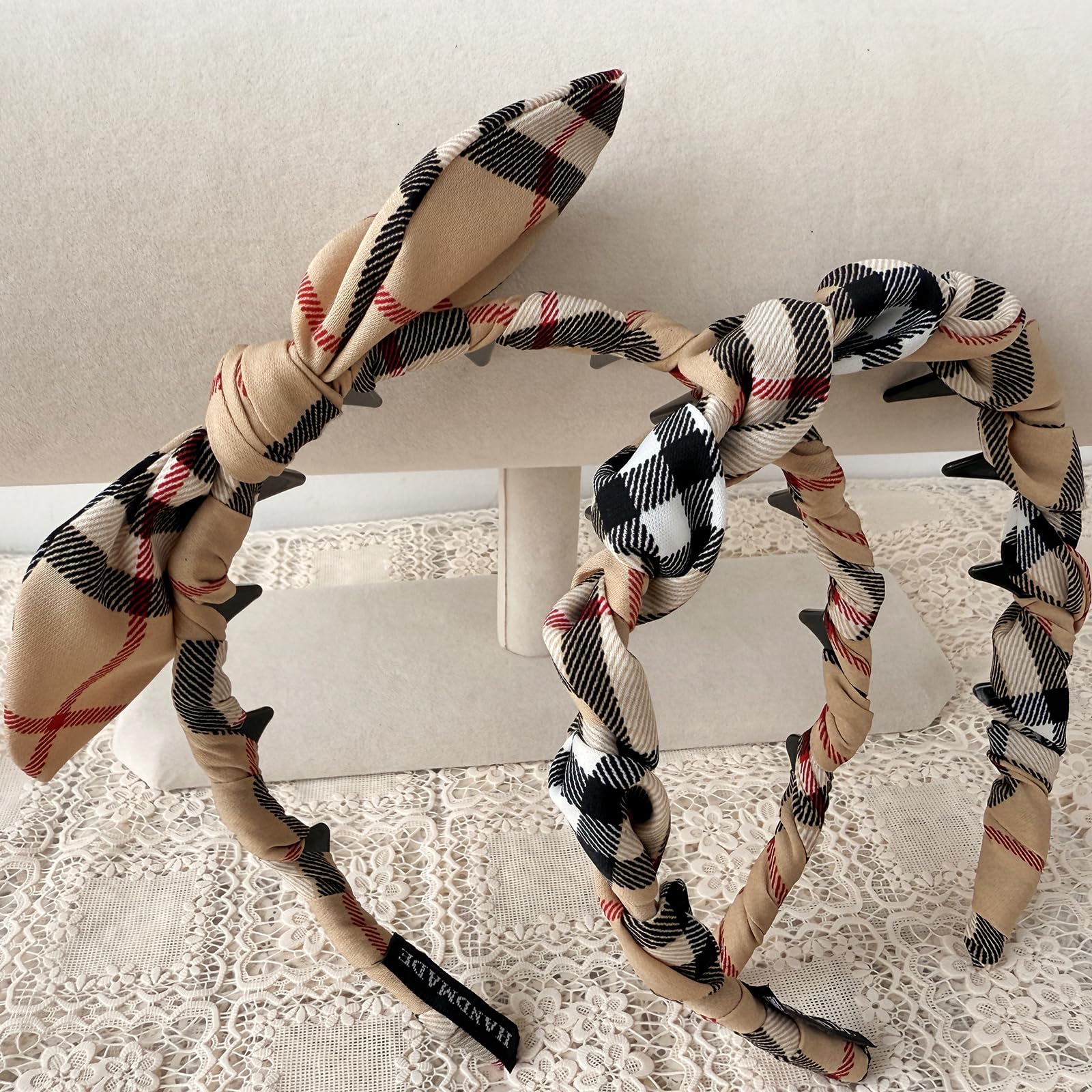 LONEEDY headband worn during yoga demonstrating stable fit and comfort