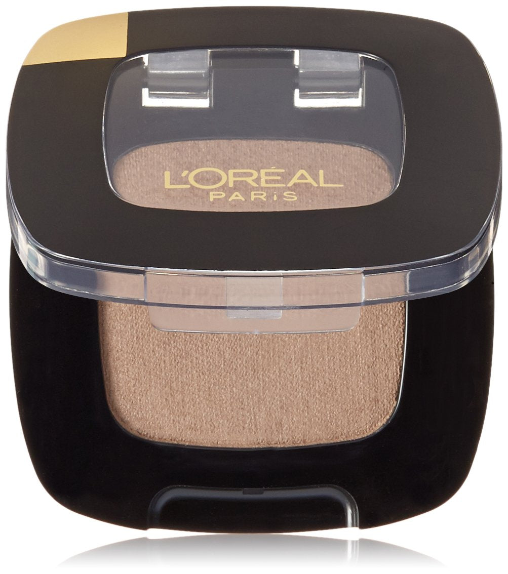 L'Oreal Paris front pan of Cafe Au Lait showing true shade and compact finish for versatile looks