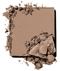 Model applying L'Oreal Paris Cafe Au Lait on eyelid demonstrating natural, buildable coverage