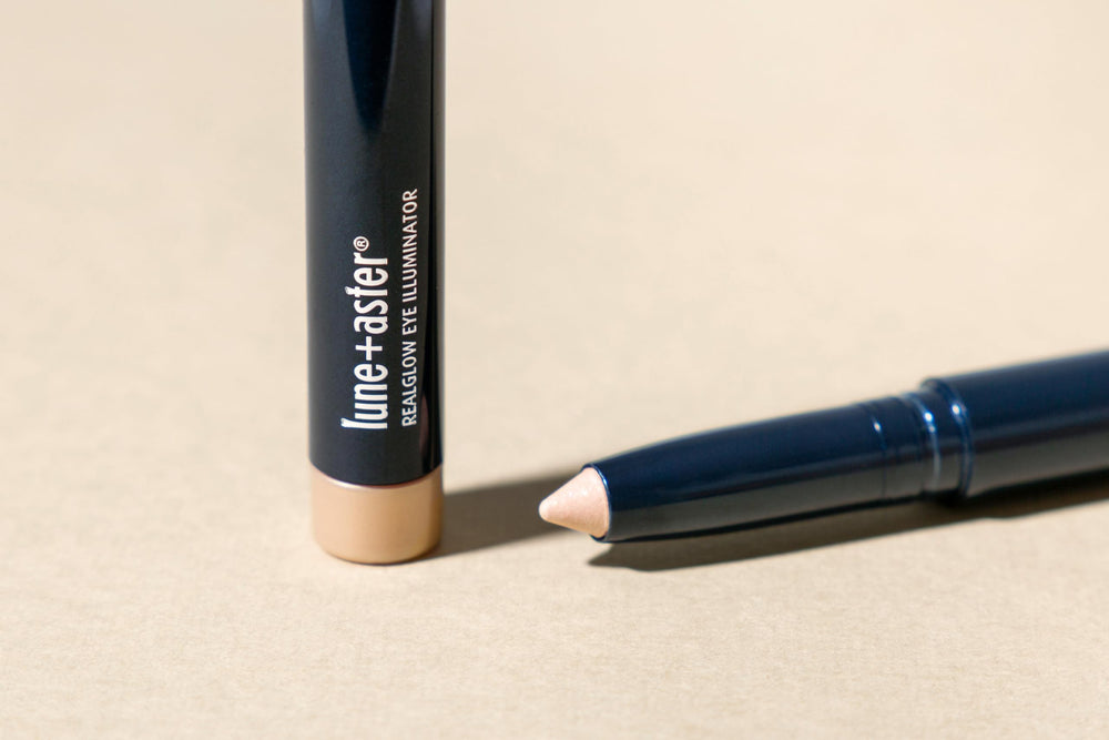 Lune+Aster label with vegan and cruelty-free icons highlighting clean formulation