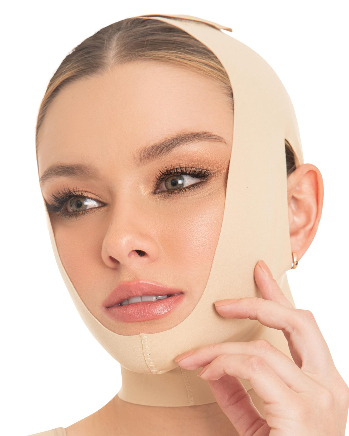M&D chin strap front view showing secure fit and smooth contouring benefit