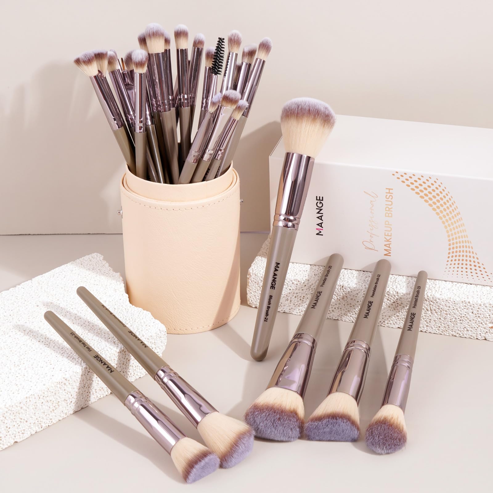 MAANGE brushes laid out full set displaying variety and professional selection