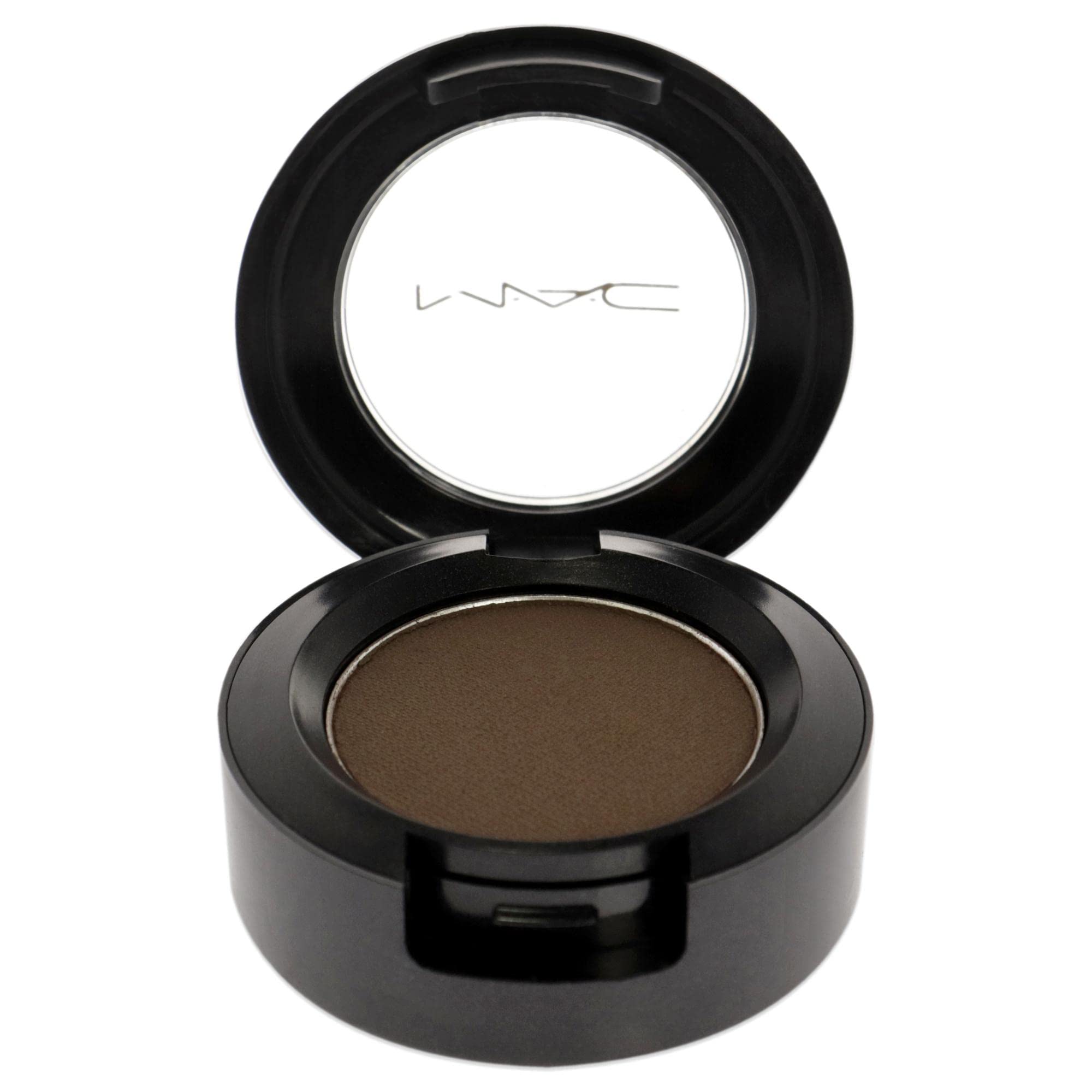 MAC eye shadow brun texture closeup revealing smooth blendability benefit