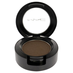 MAC eye shadow brun texture closeup revealing smooth blendability benefit