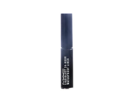 MAC Liquidlast tip closeup highlighting the fine felt point for precise application benefit