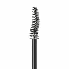 MAC MACStack applied on lashes close-up demonstrating length and separation benefit