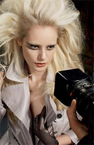 MAC Studio Fix close-up texture shows finely milled powder for smooth blending
