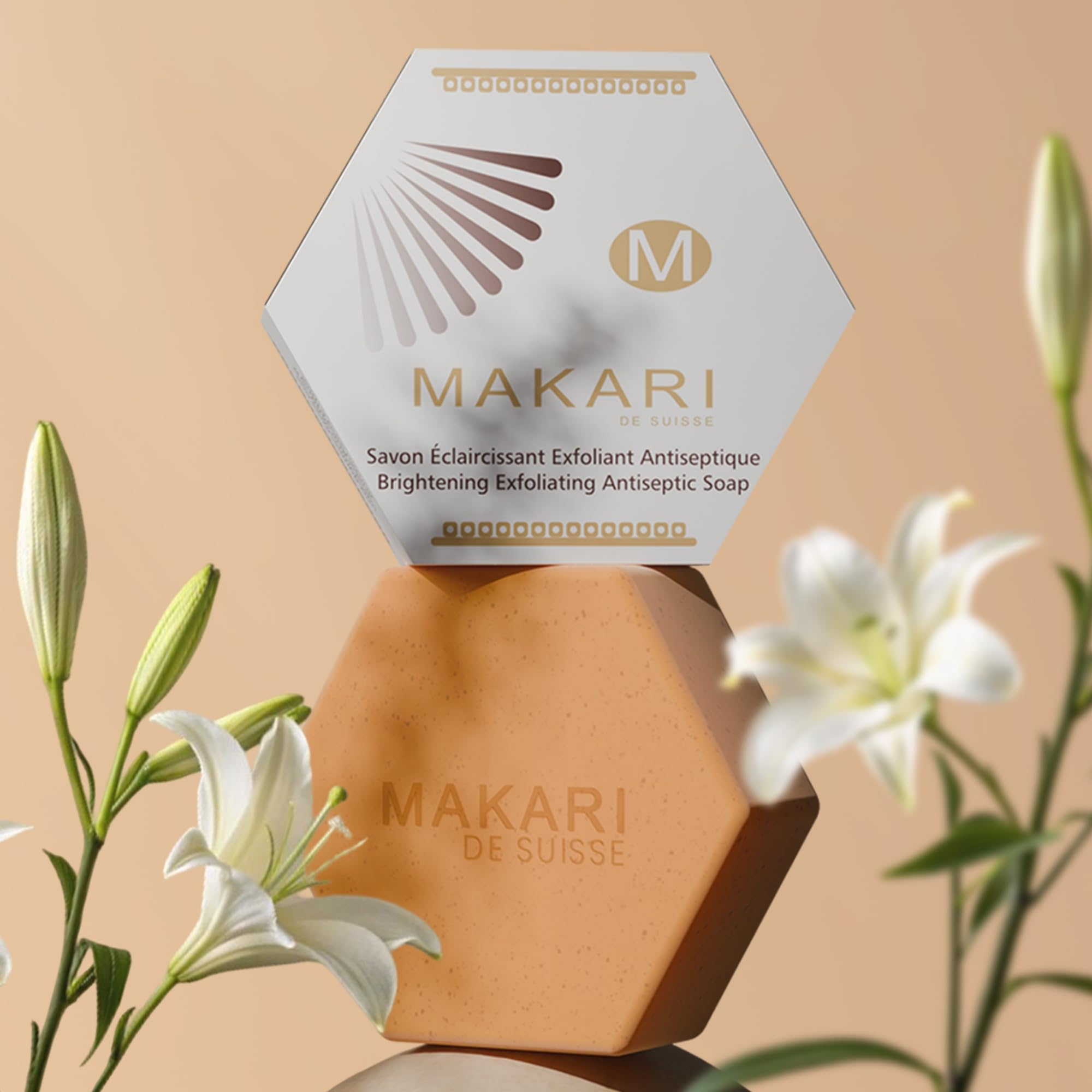 MAKARI bar in hand showing actual size and convenient portability