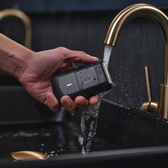 MANSCAPED charging indicator lit to show fast recharge and ready-to-use benefit