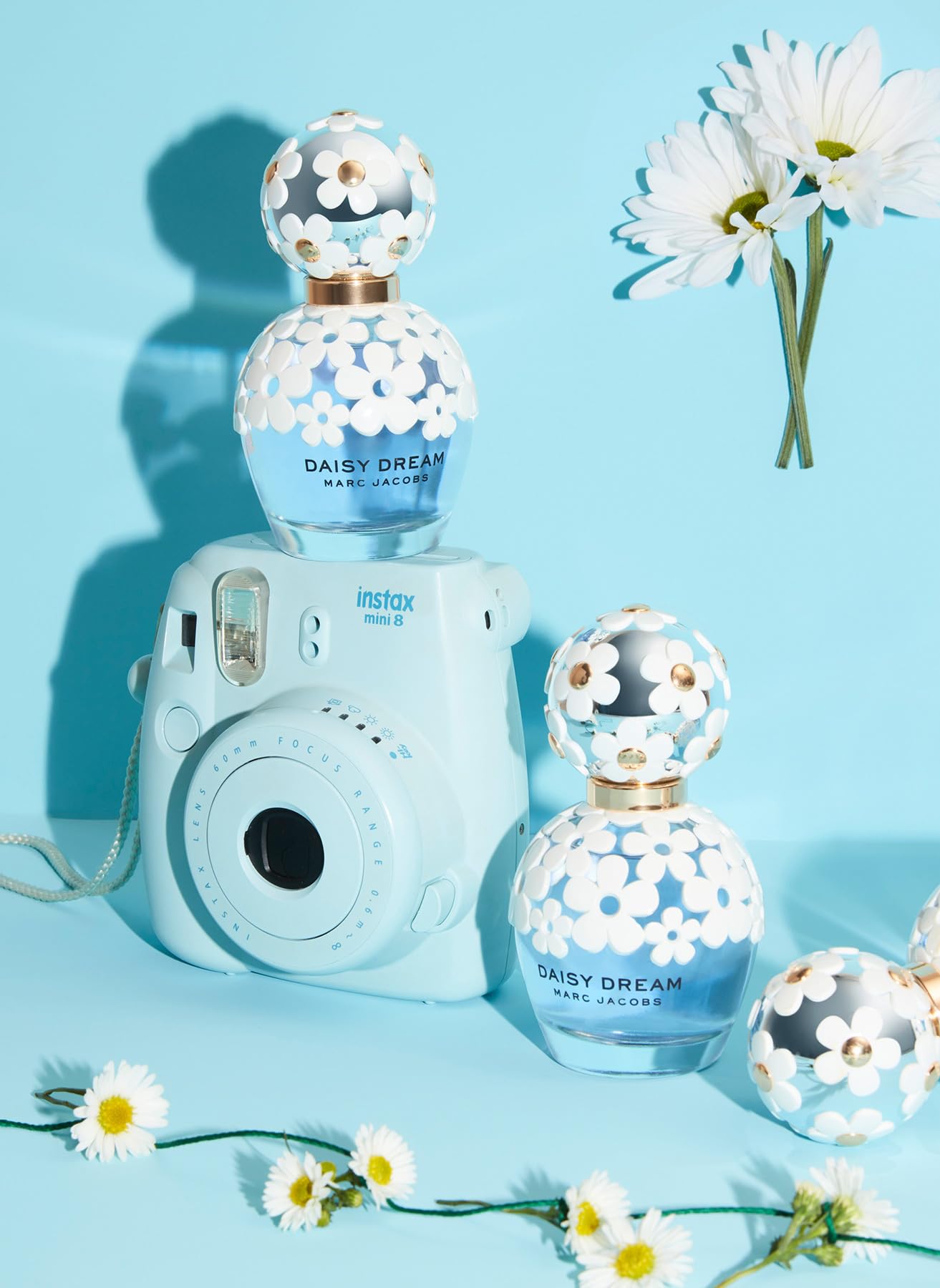 Marc Jacobs Daisy Dream pale blue fragrance color closeup, visual cue of airy freshness