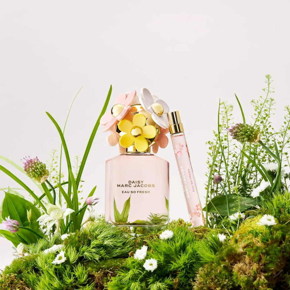 Marc Jacobs close-up wild rose and jasmine representing the scent’s floral heart