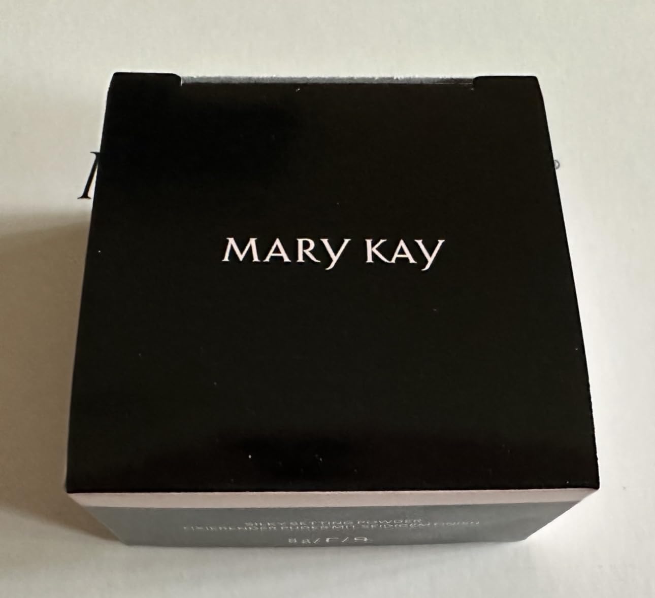 Mary Kay Silky Setting Powder applied on t-zone close-up reducing shine and blurring pores