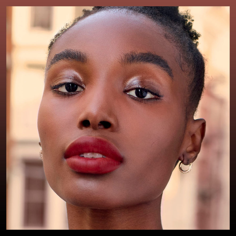 Maybelline More Cedar in a lifestyle setting with warm tones benefit: wearable earthy look