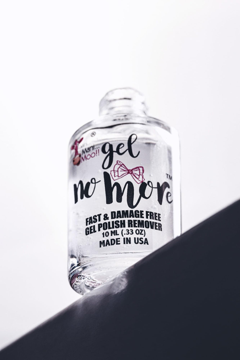MINI MANI MOO texture close-up highlighting gentle acetone-free formula