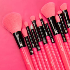 MODA close-up of ultra-soft synthetic bristles, shows smooth blending benefit