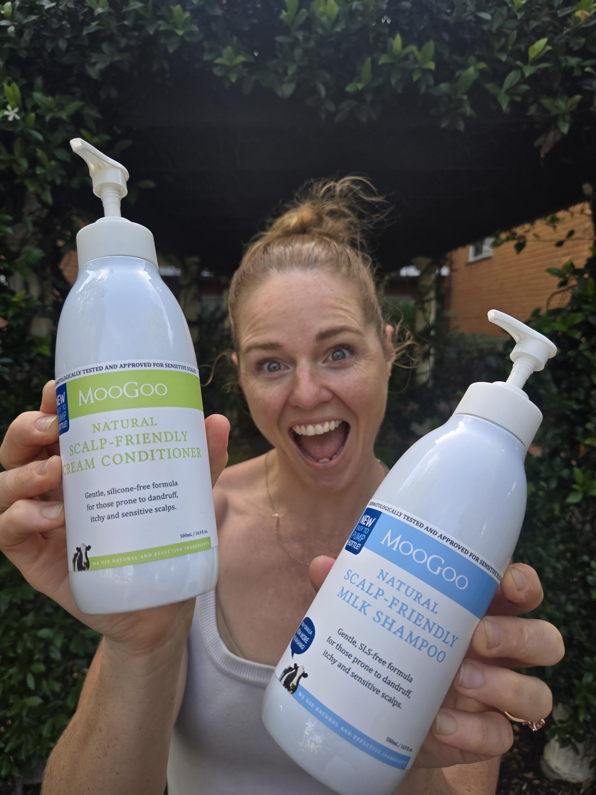 MooGoo jojoba and olive oils ingredient visual for hydration benefit