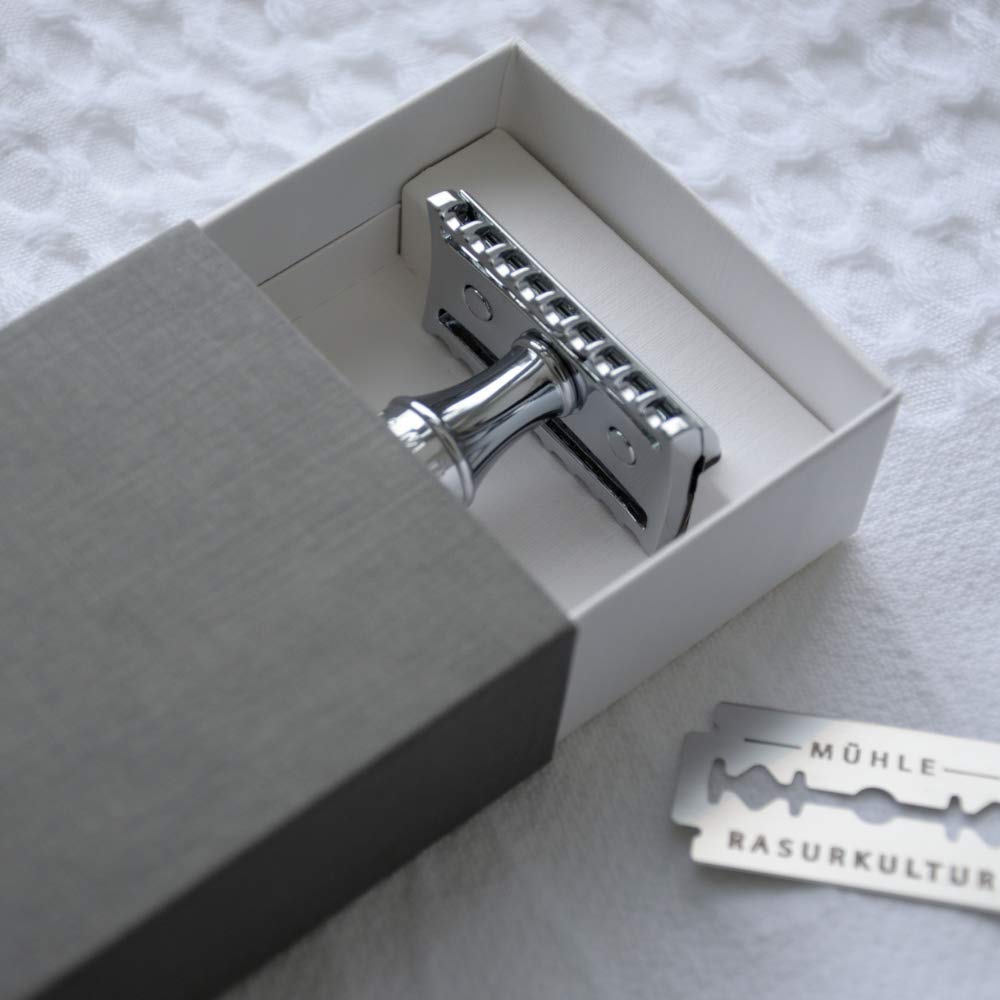 MÜHLE R41 open-comb head close-up showing teeth that guide hair to the blade