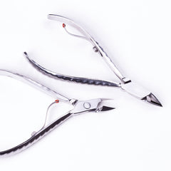 Mundial pliers textured handle detail showing slip-resistant grip benefit