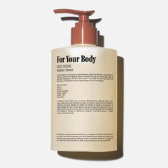 Nécessaire pump and label detail highlighting product name and user-friendly dispenser