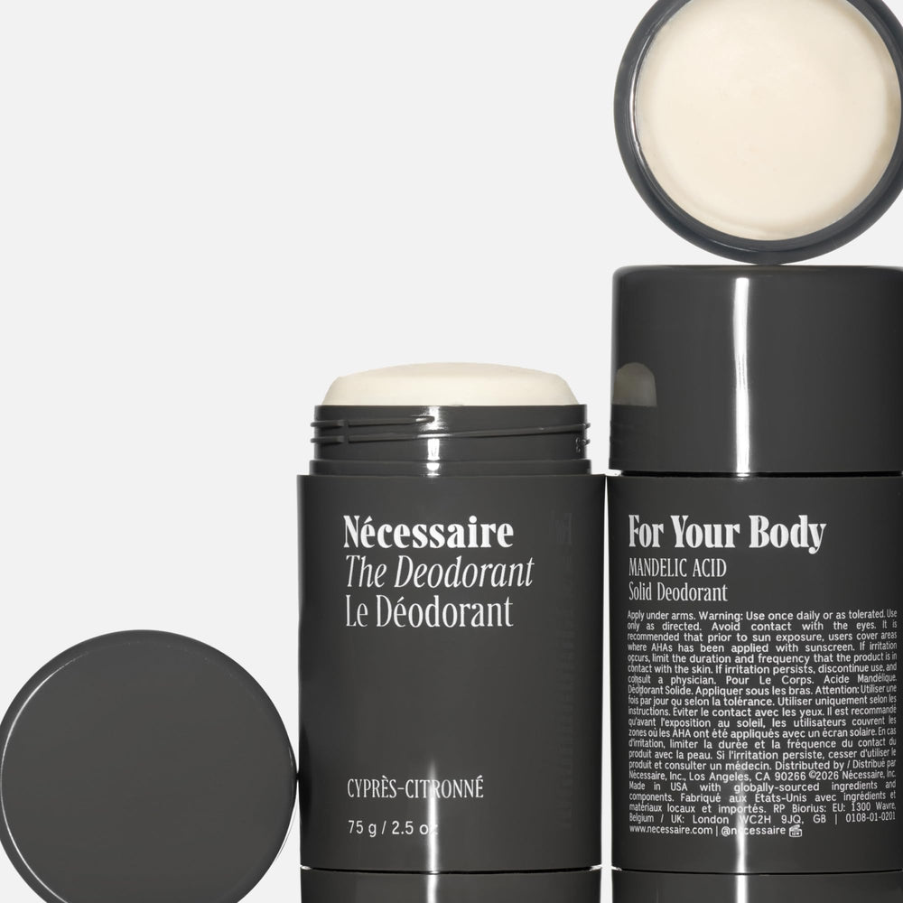 Nécessaire open cap application demonstrating easy roll-on use