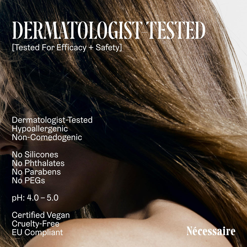 Nécessaire in hands applying conditioner to wet hair for detangling benefit