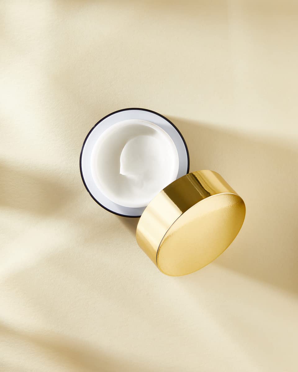 NIVEA close-up of cream demonstrating smooth texture and spreadability