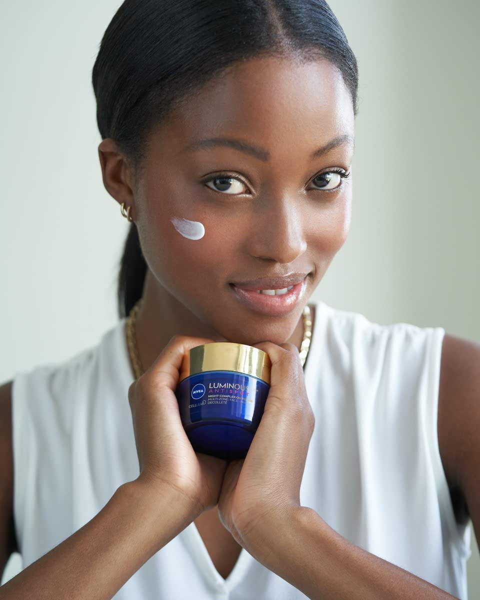 NIVEA open jar revealing lightweight cream texture for fast absorption