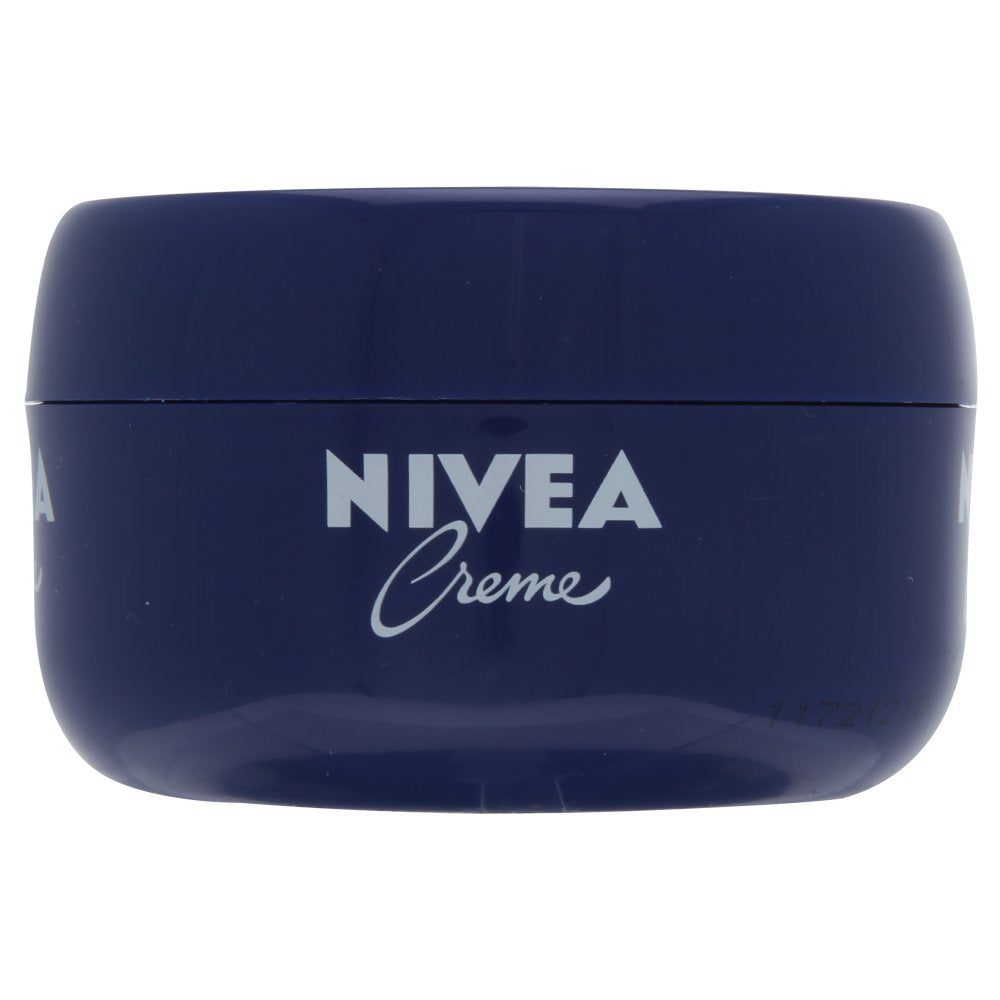 NIVEA Creme close-up of smooth texture illustrating rich hydration benefits