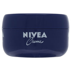 NIVEA Creme close-up of smooth texture illustrating rich hydration benefits