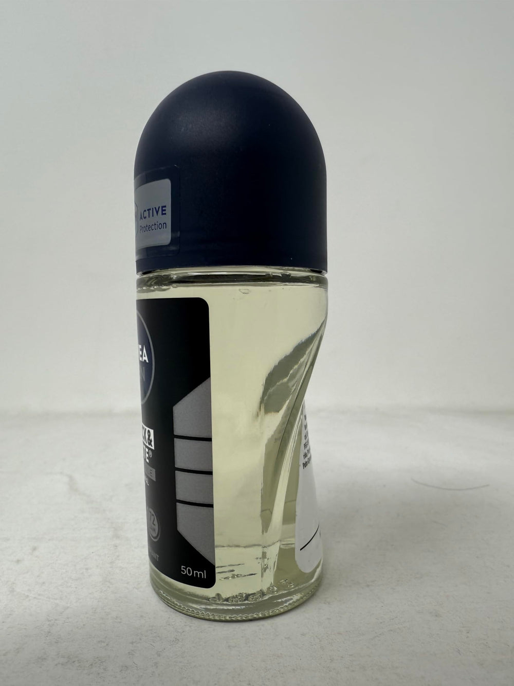 NIVEA Men texture drop on skin illustrating quick-dry, non-sticky finish benefit