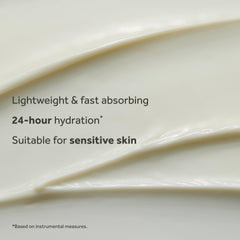 No7 application on hand demonstrating spreadability and lightweight finish