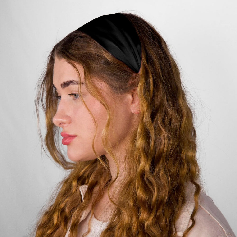 Nochka Fashion close-up silk weave highlights smooth texture for less friction