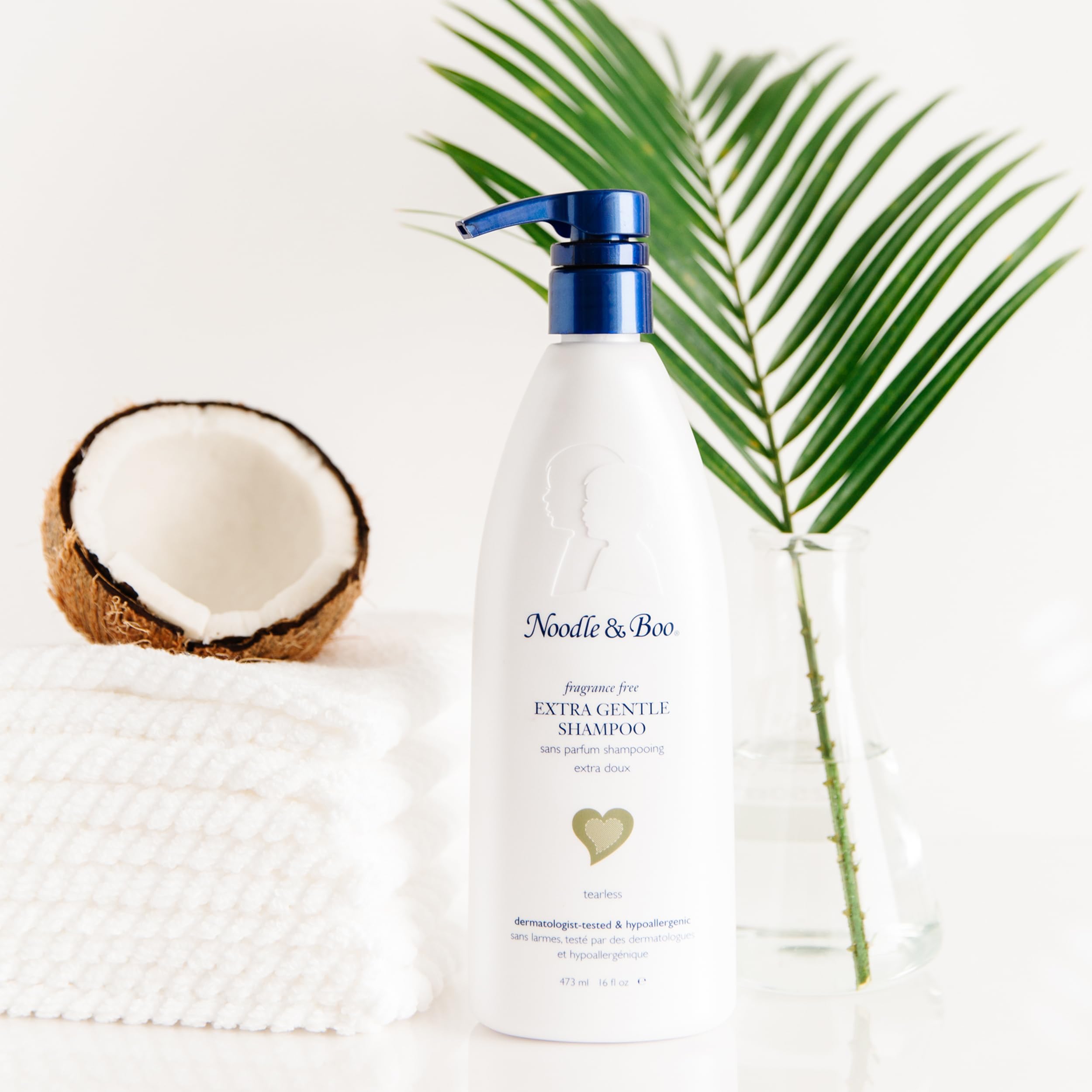 Noodle & Boo shampoo pouring close-up highlighting low-suds creamy texture hydration