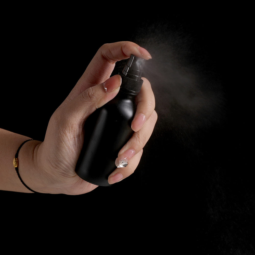 NOOEEISS open bottle neck and cap showing secure threaded seal