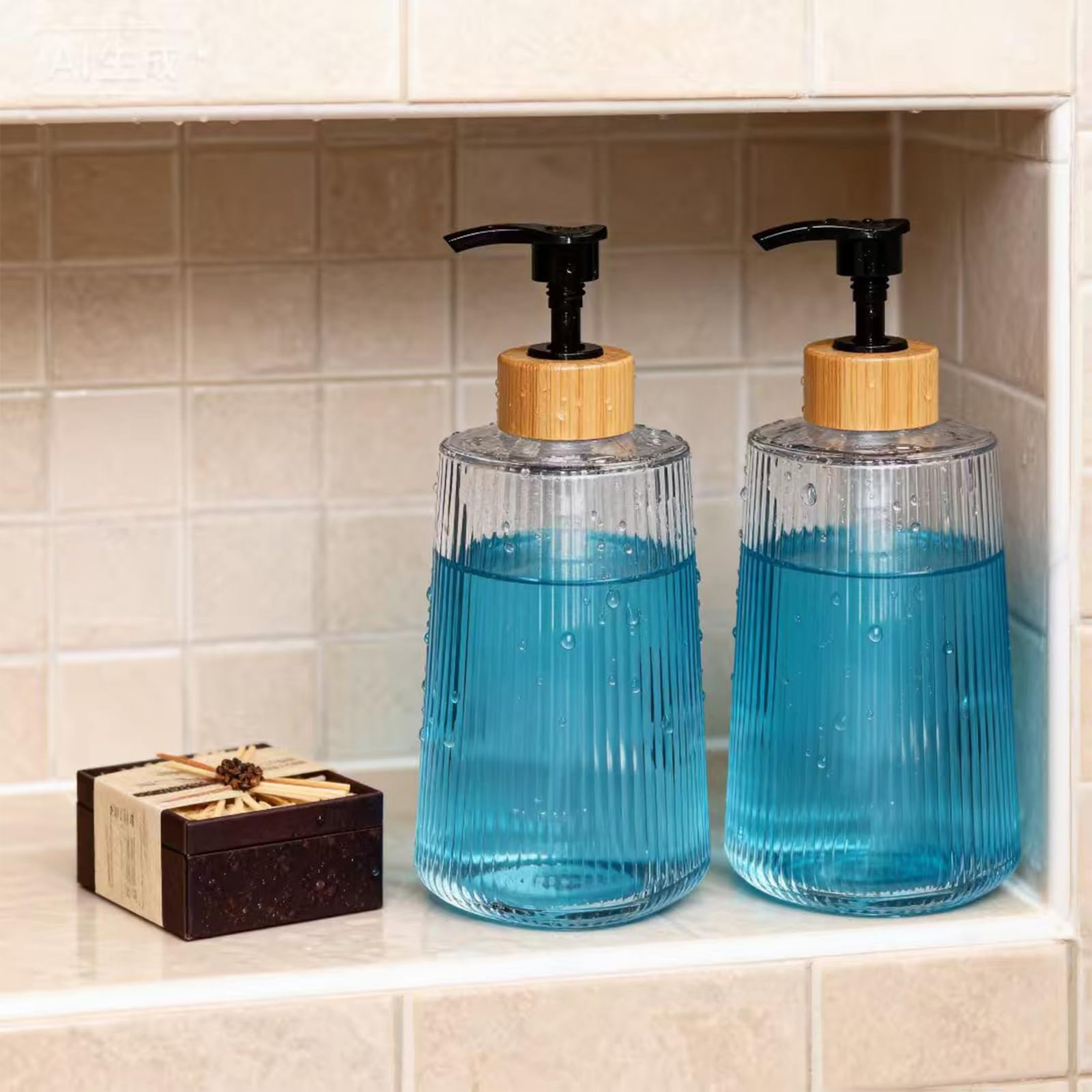 Nortsa Miira held in hand showing 12oz scale, comfortable refill capacity