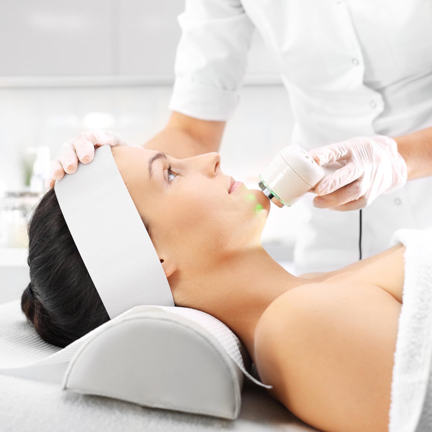 Noverlife headband used during facial mask application protecting hair from products