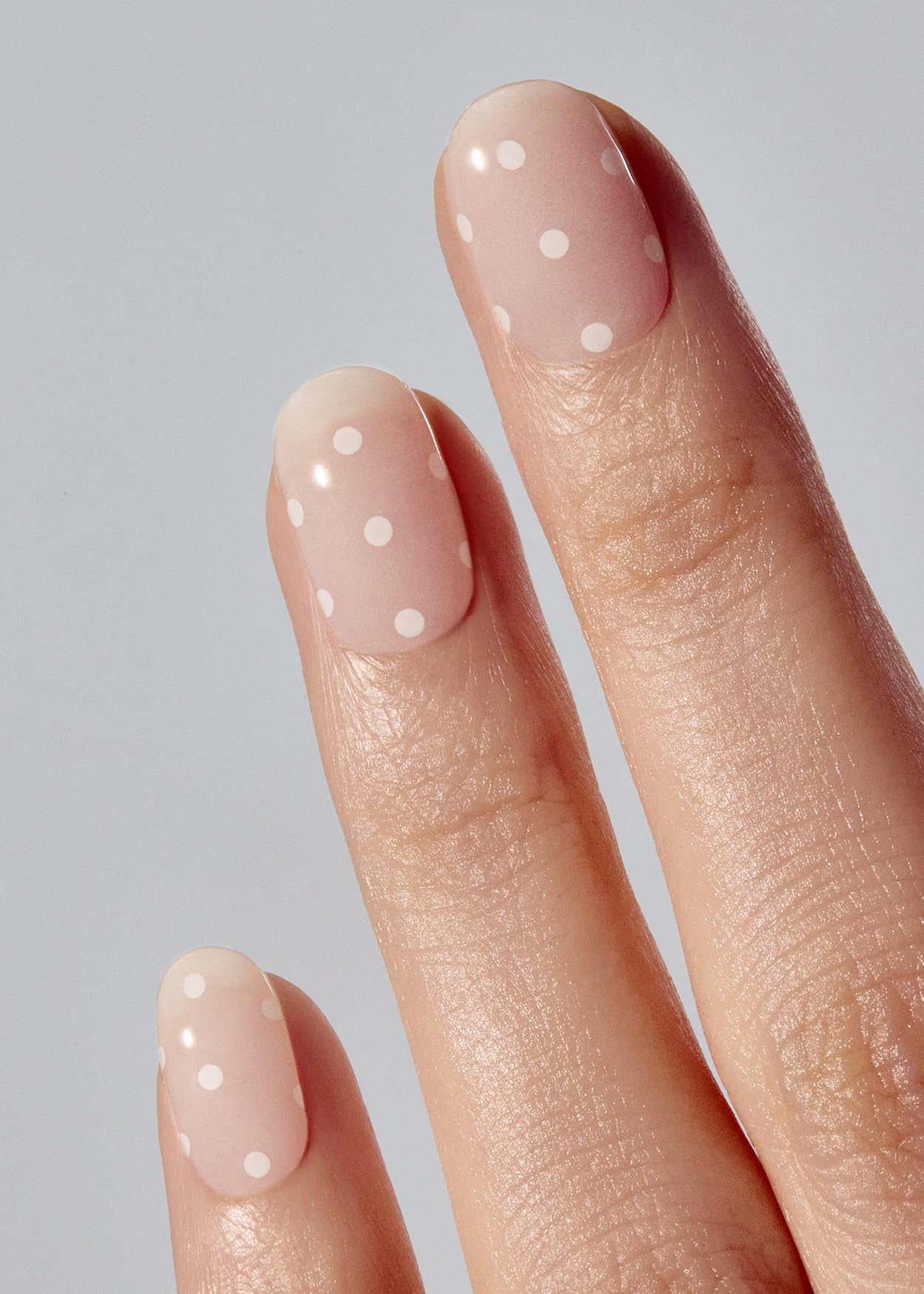 ohora laid-out 30 nail strips displaying 15 sizes for precise fit and styling