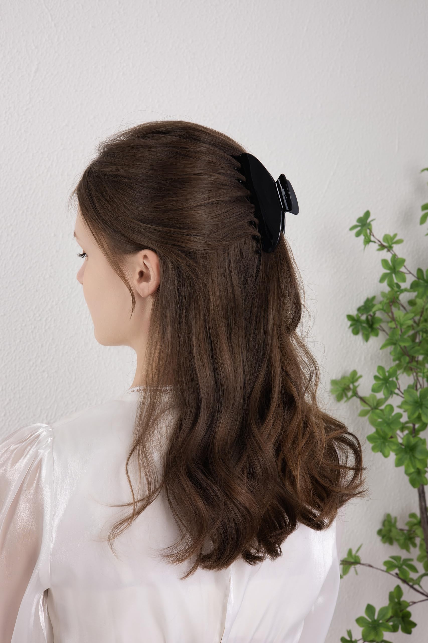 OideGuiing worn in a full updo demonstrating secure hold and comfortable fit
