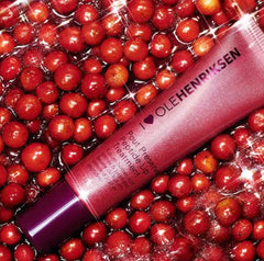 OLEHENRIKSEN lifestyle shot applying treatment on lips for instant moisture and subtle glimmer