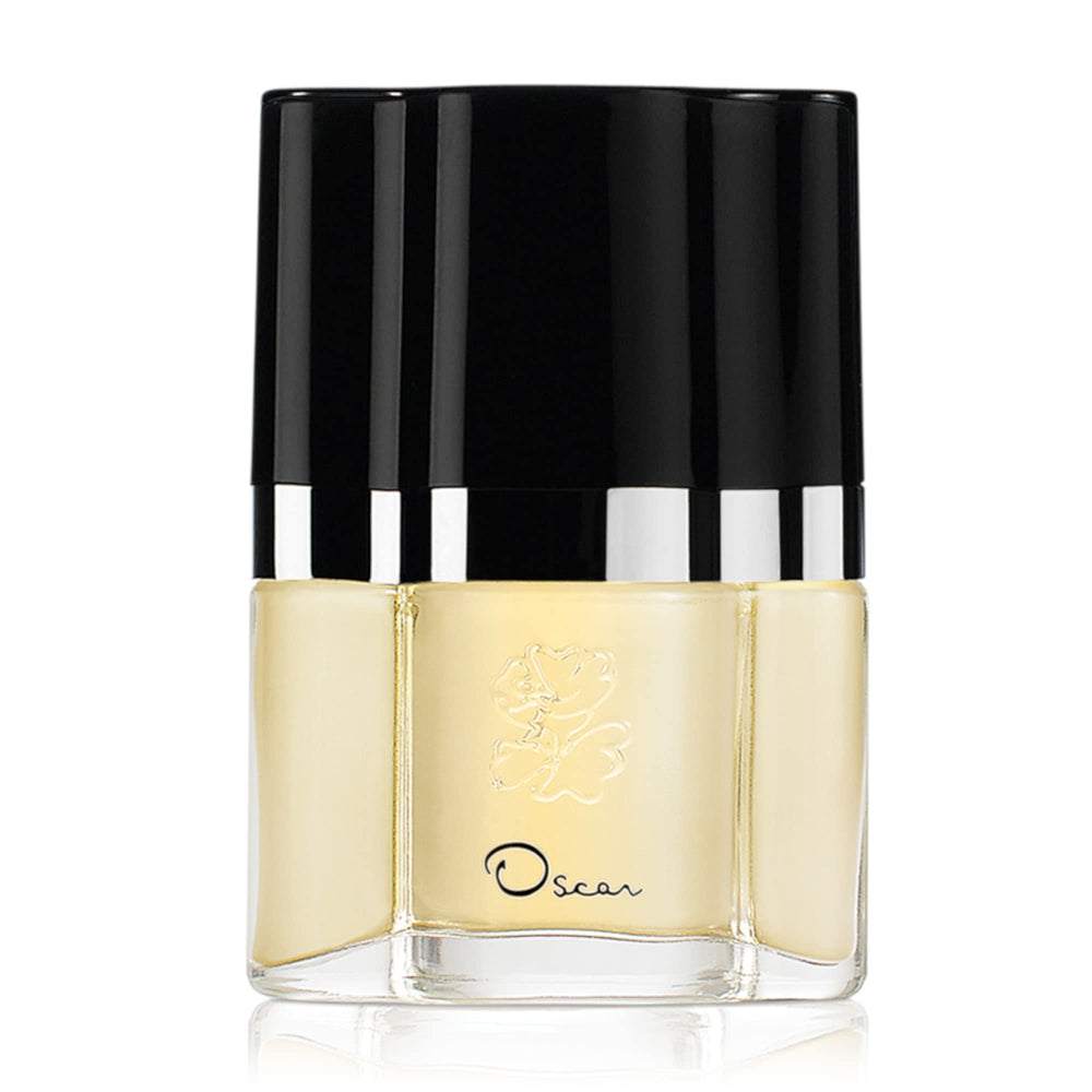 Oscar de la Renta glass and liquid close-up showing floral-hued perfume clarity