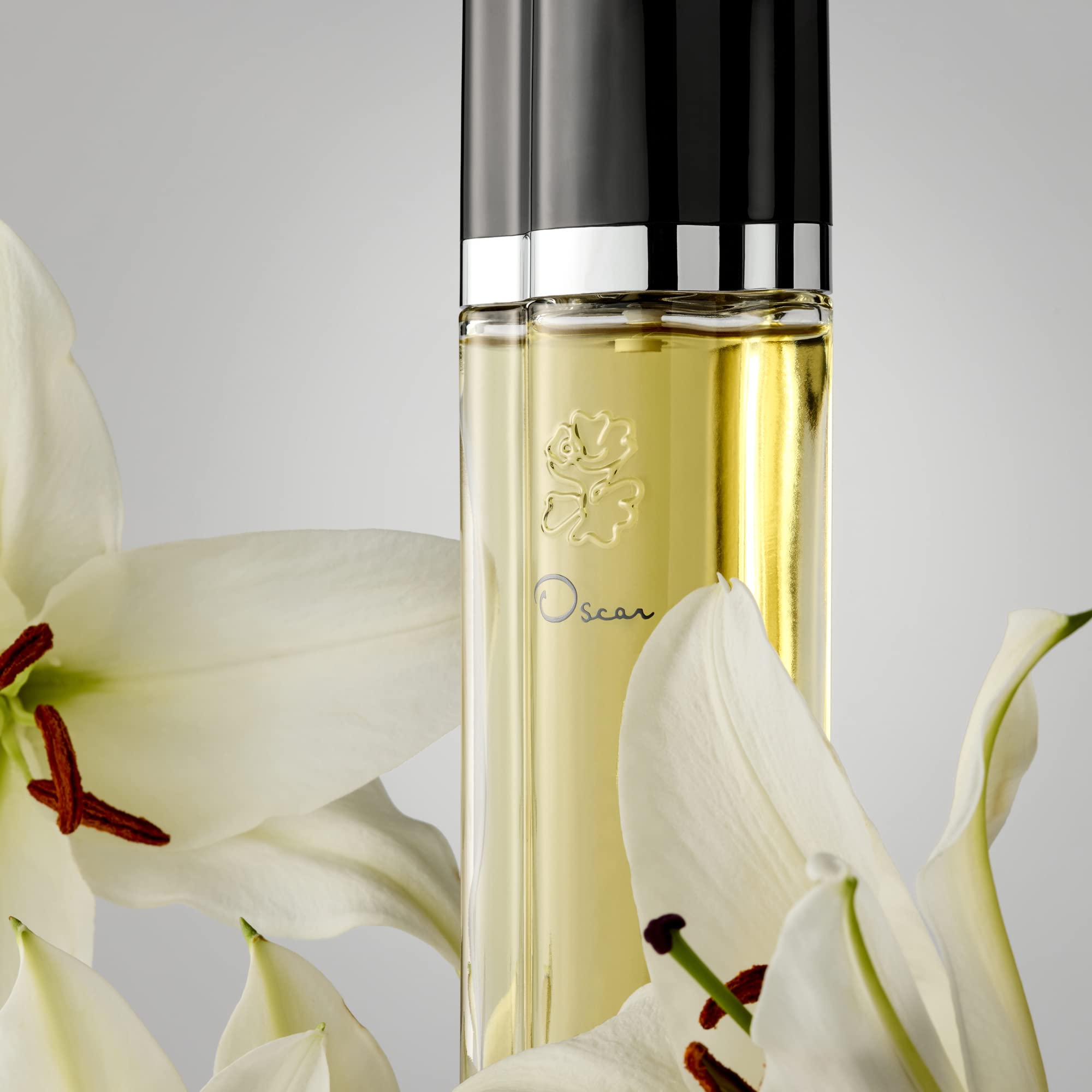 Oscar de la Renta boxed packaging showing gift-ready presentation benefit